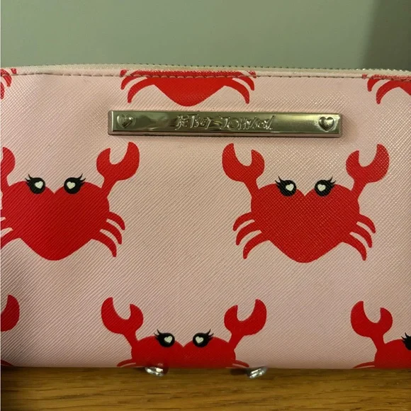 Betsey Johnson crab-themed wallet and wristlet pre loved slight wear - Picture 3 of 13